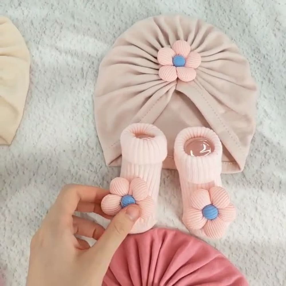 Toddler Sock Set - Słodki Zestaw: Duża Czapka z Kwiatkiem
